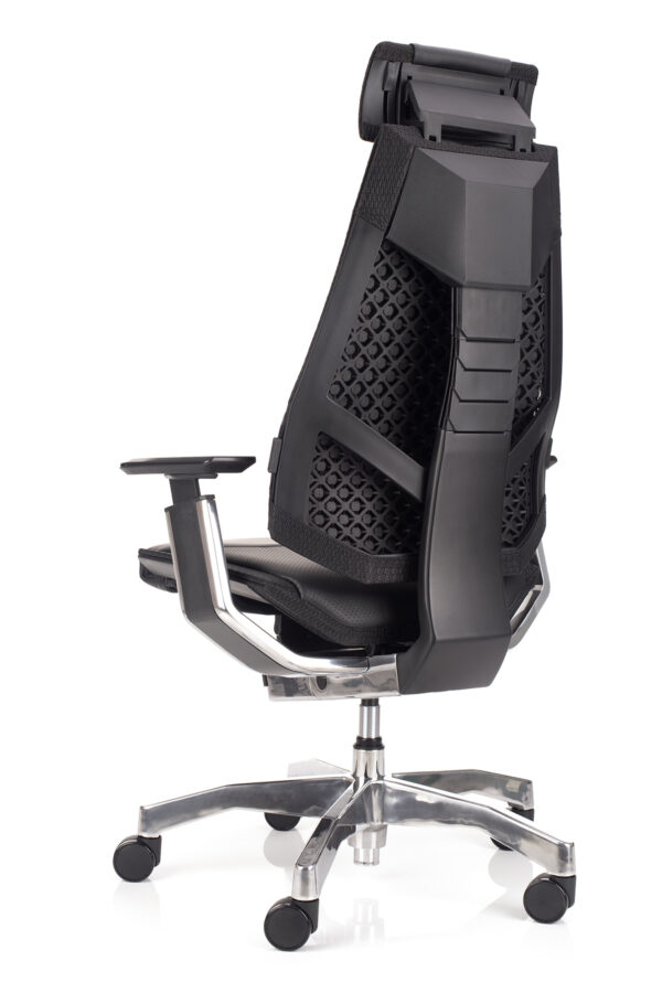 stol genidia v črnemu usnju