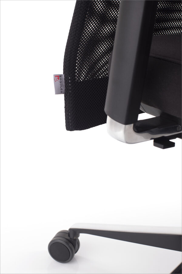 pisarniski stol dynamic v crni barvi