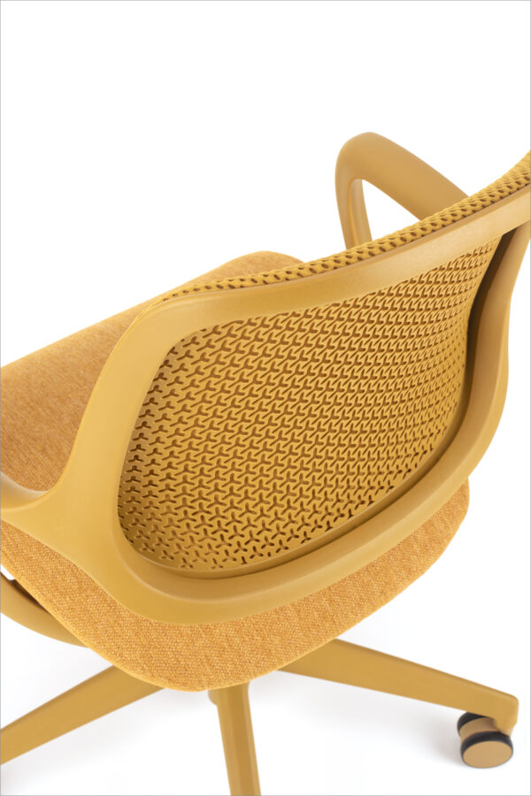 stol niro rumene barve