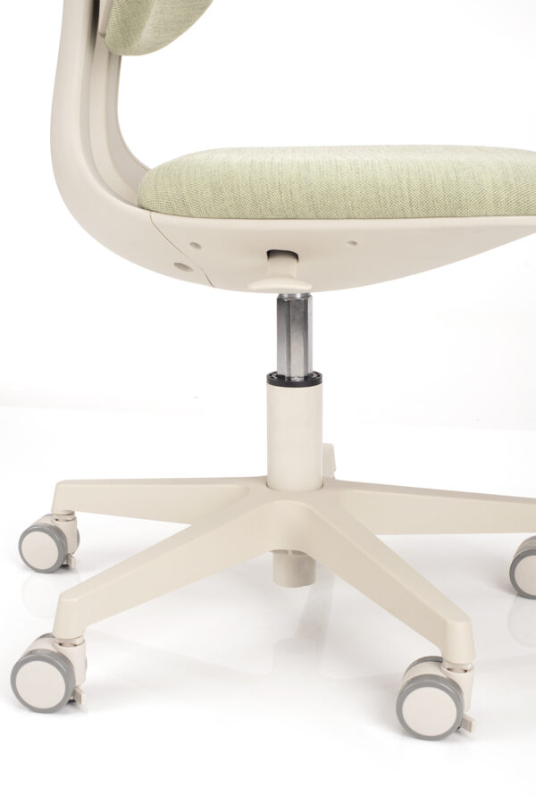 kvalitetno pvc podnozje otroskega stola buddy brez vrtenja za vecjo varnost