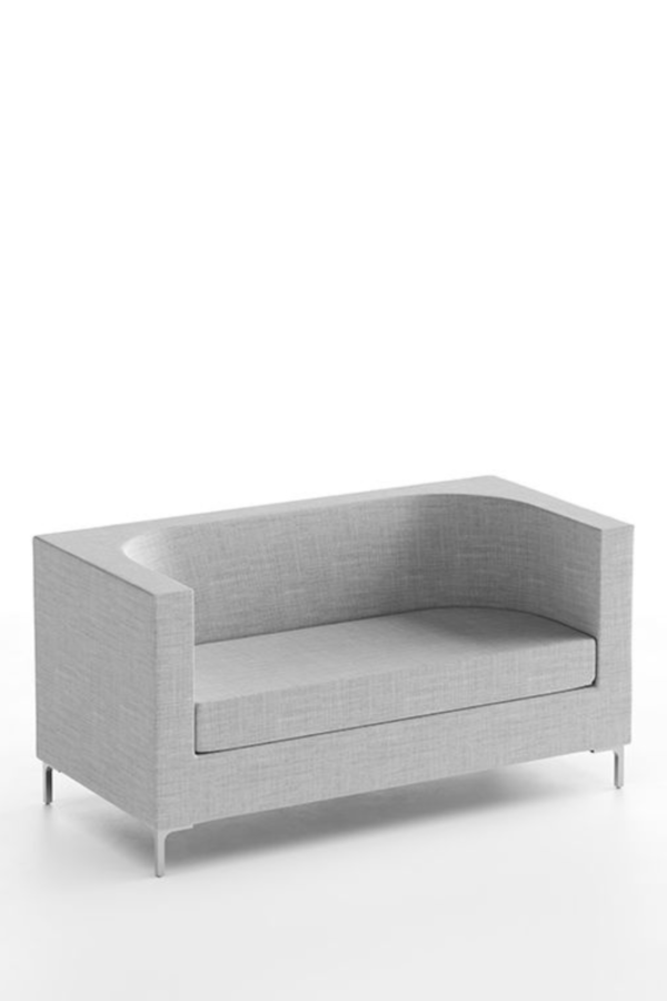 Rubikova tapecirana fotelja s čeličnom konstrukcijom i aluminijskim nogama.