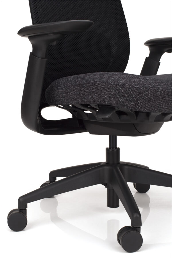 Gumirani kotaci ergonomske stolice Bloom